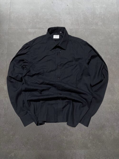 Black shirt
