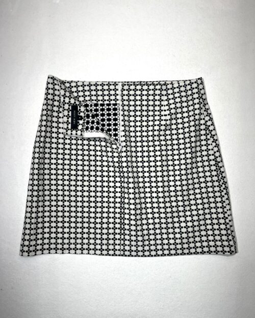 Chic, monochrome A-line mini skirt