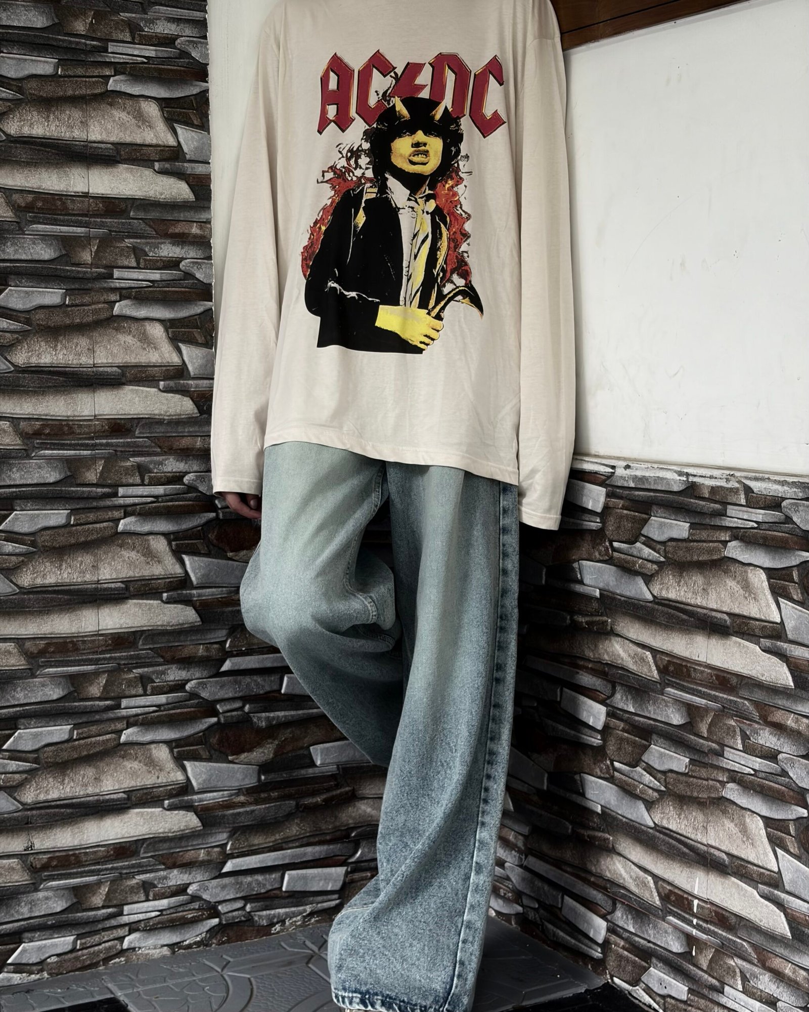 OFF WHITE GRAPHIC FULL SLEEVE TEE
