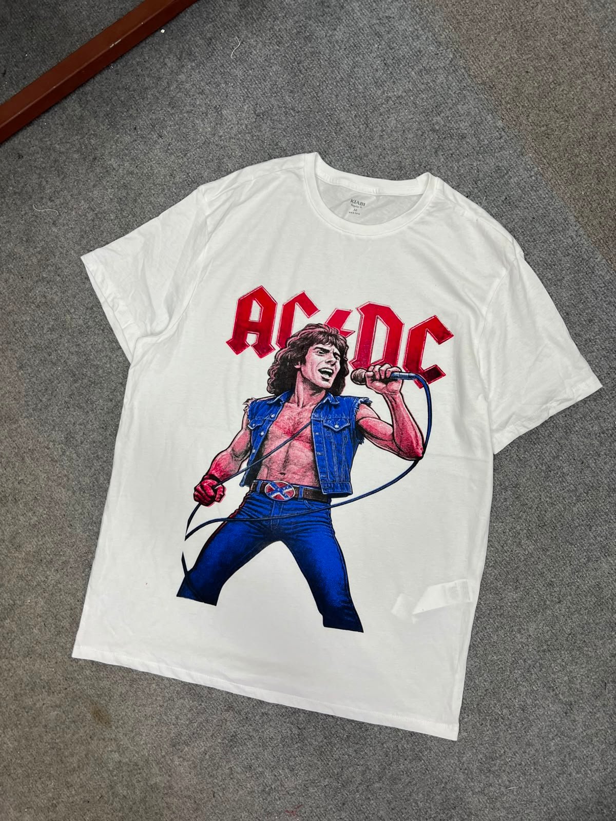 🎸 AC/DC Vintage Graphic Tee - White Edition 🤘
Premium Cotton | Oversized Fit | Bon Scott Print | Limited Piece